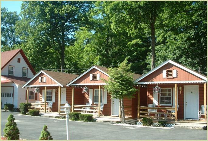 Seven Dwarfs Motel & Cabins レイク・ジョージ エクステリア 写真