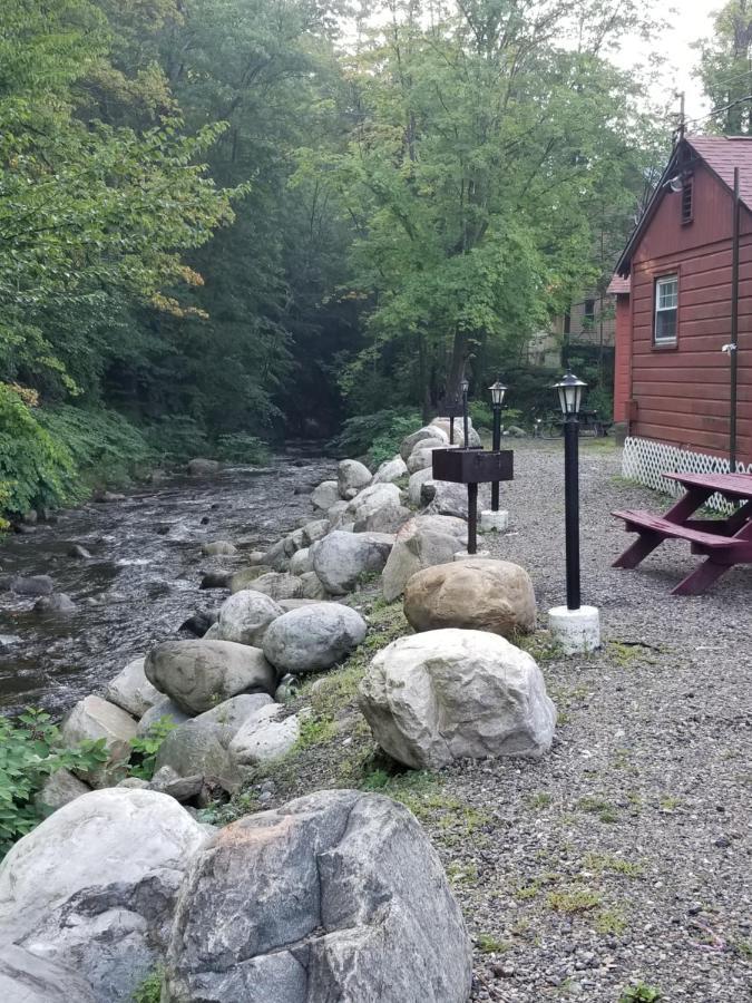 Seven Dwarfs Motel & Cabins レイク・ジョージ エクステリア 写真
