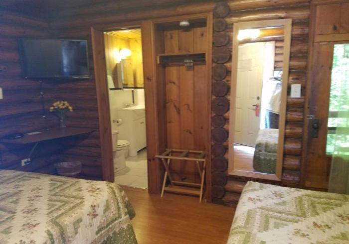 Seven Dwarfs Motel & Cabins レイク・ジョージ エクステリア 写真
