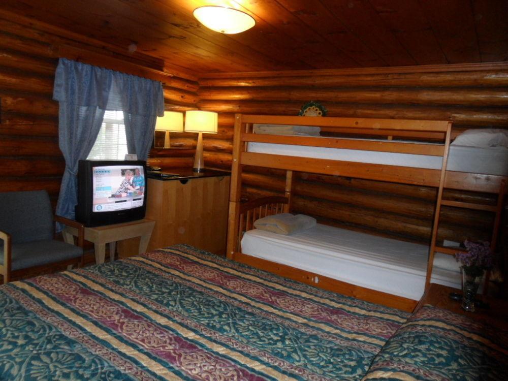 Seven Dwarfs Motel & Cabins レイク・ジョージ エクステリア 写真